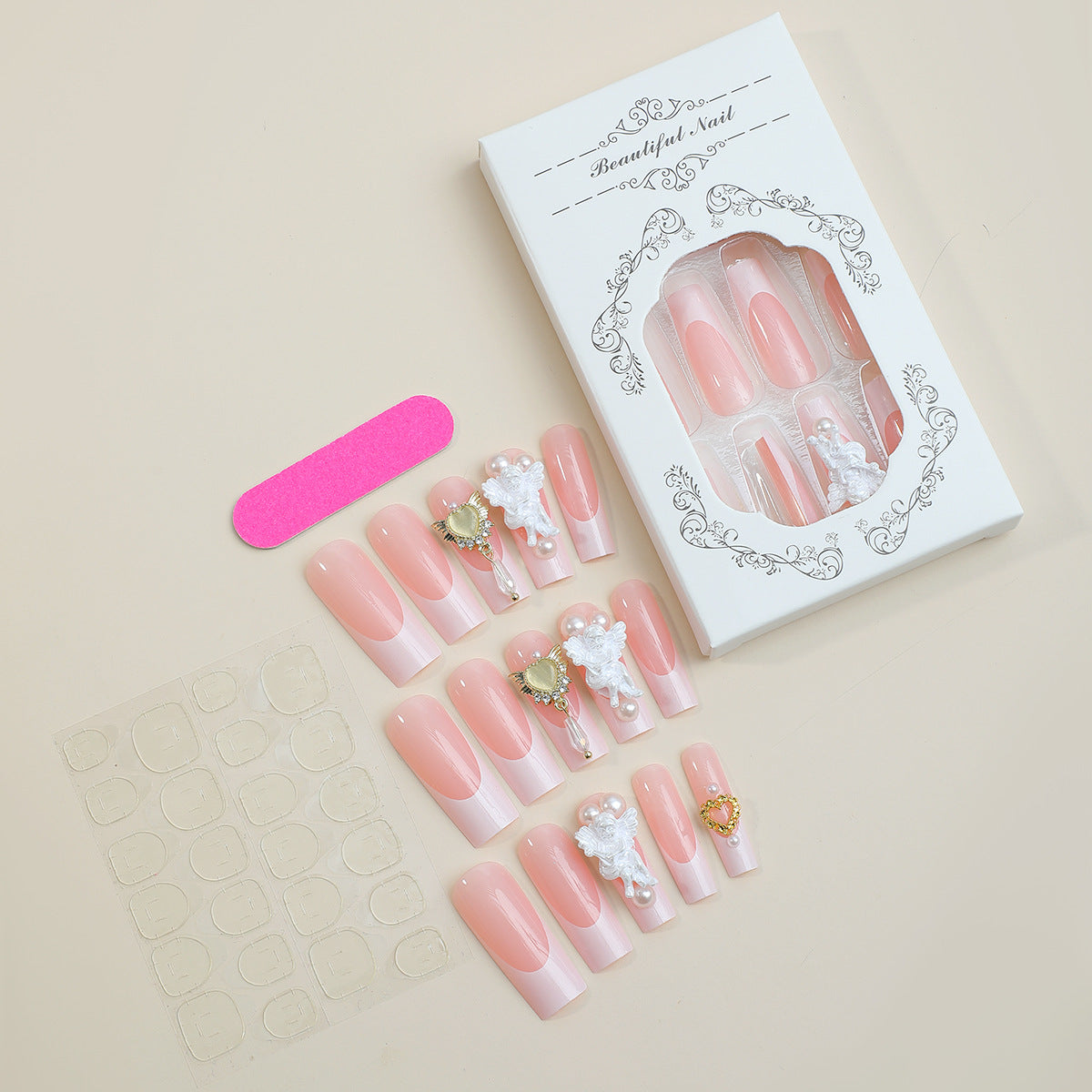 Dekoratives Press-On Nagelset mit 3D Akzenten Brehn
