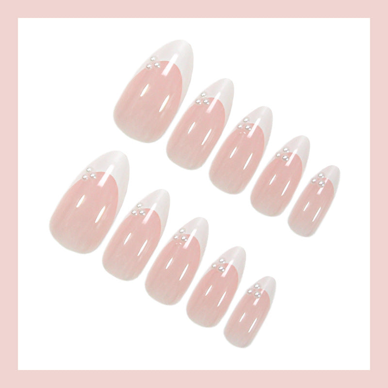 Kunstfingernägel Set mit elegantem French-Tip Design und glamourösen Details Brehn