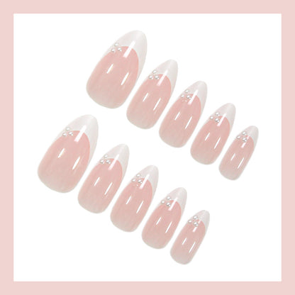 Kunstfingernägel Set mit elegantem French-Tip Design und glamourösen Details Brehn