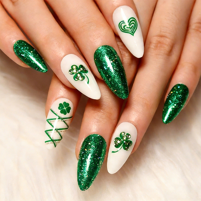 Kunstnagelset mit glamourösen Glitzer- und Glücksdesigns Brehn