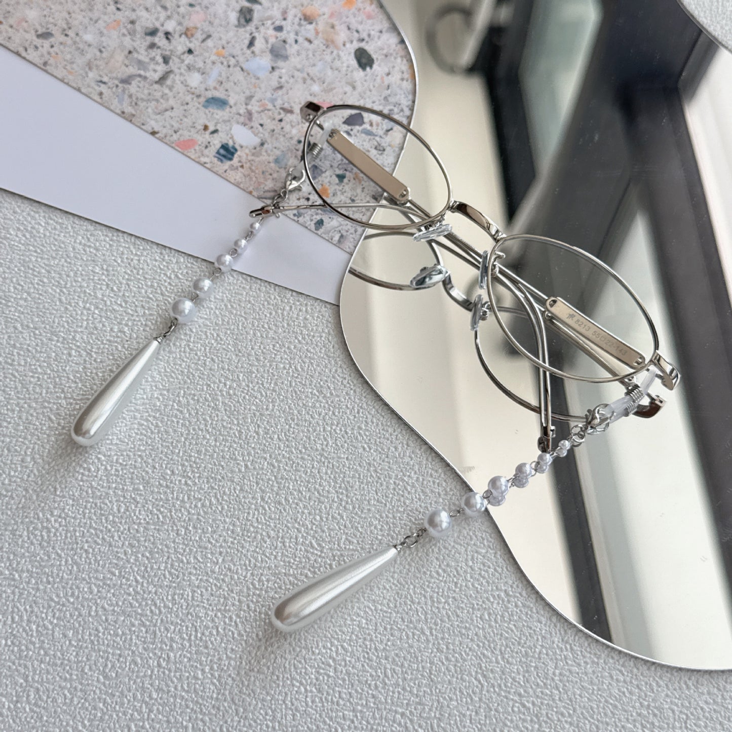 Elegante mit Perlenakzenten versehene Brillen Kette Brehn