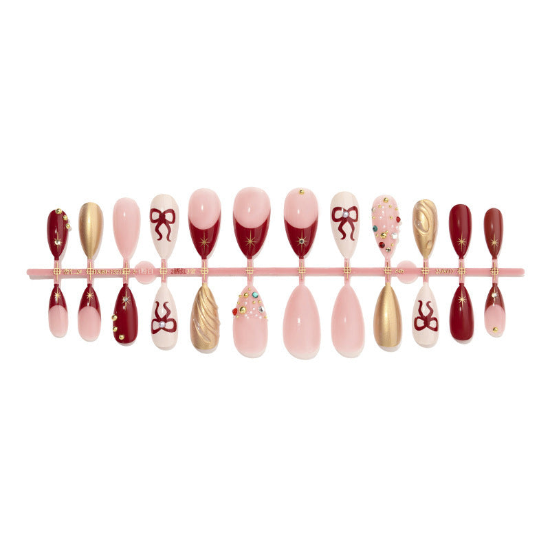 Kreatives Kunstnagelset mit stilvollen Details Brehn