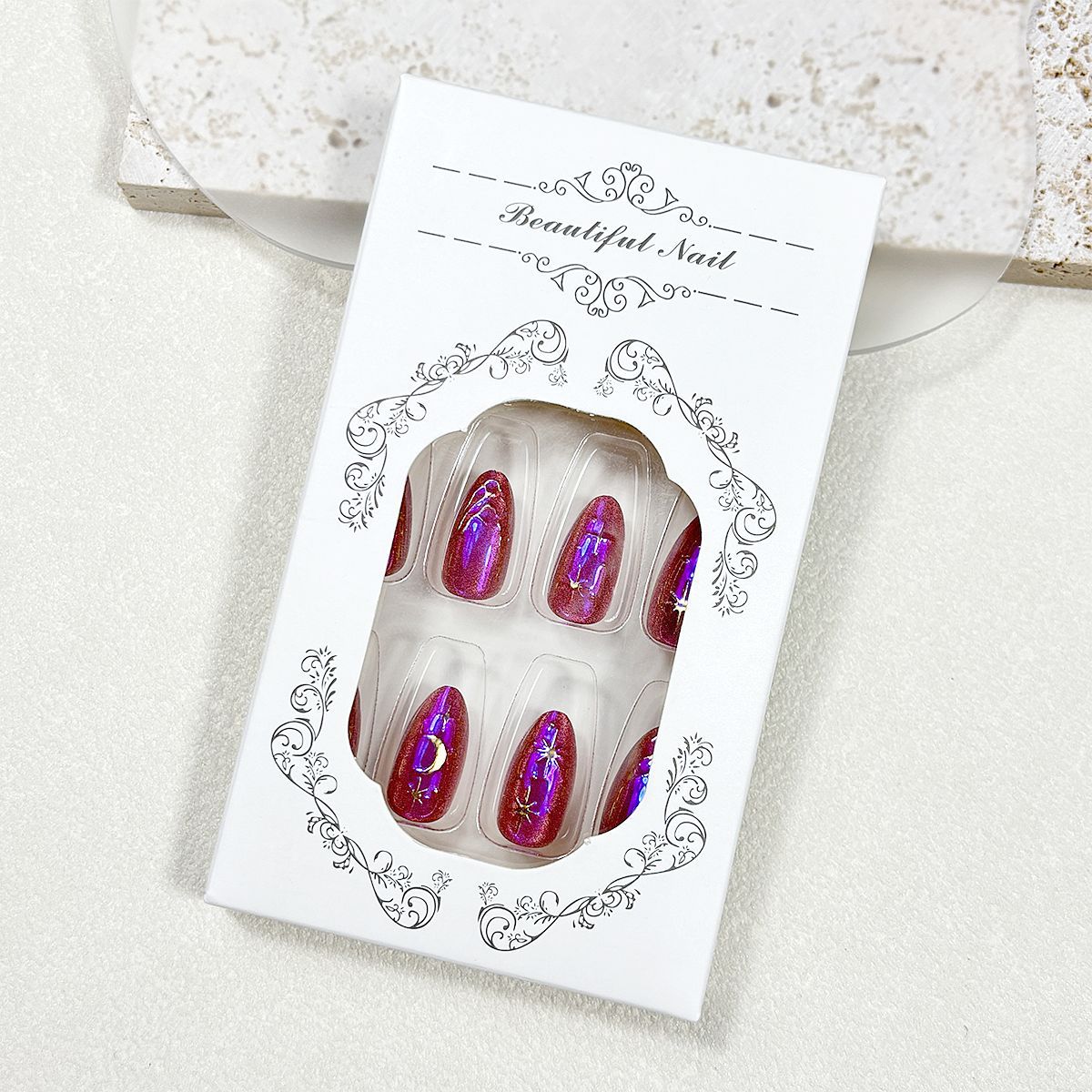 Dekorativer Press-On-Nagelset mit einzigartigen Designs Brehn