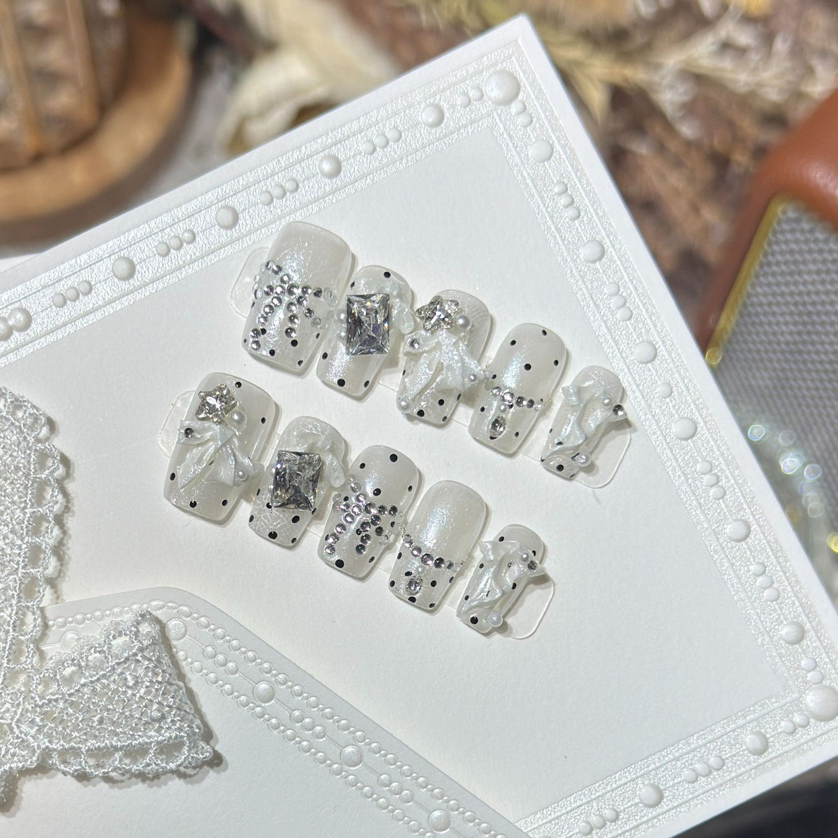 Elegante mit Strass verzierte Press-On Nagelset Brehn
