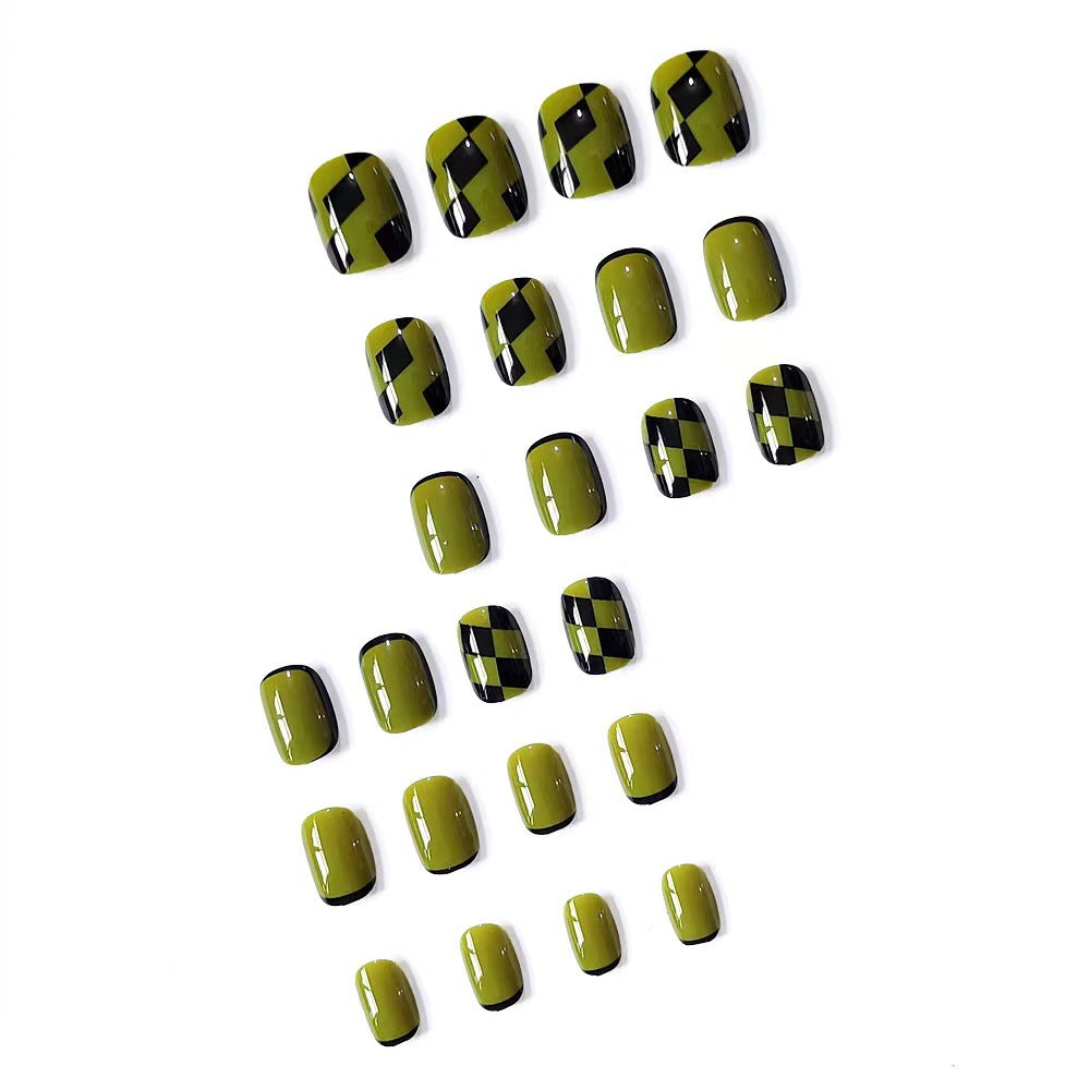 Kreative Nagelkunst mit geometrischen Mustern Brehn