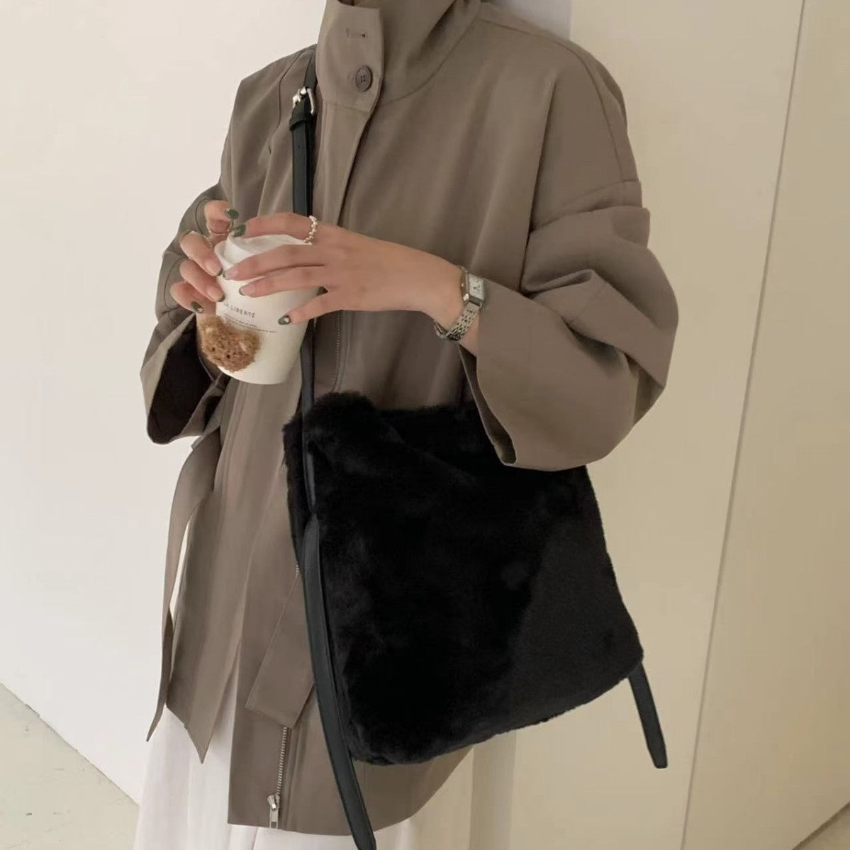 Zeitgenössische Kunstpelz-Handtasche