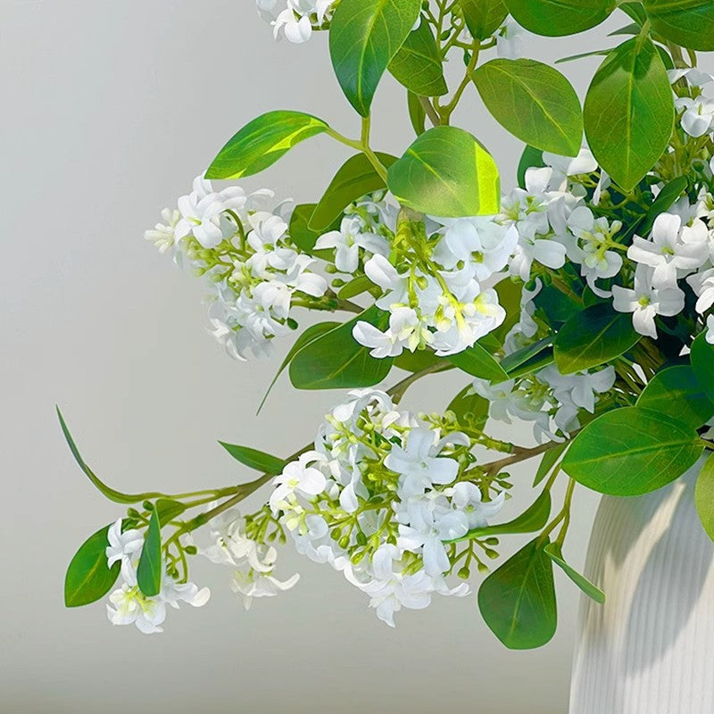 Elegante dekorative Blumenarrangement für die Heimdekoration
