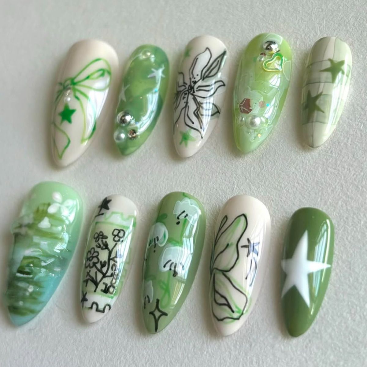 Künstlerische grüne Nagelverbesserungen Brehn
