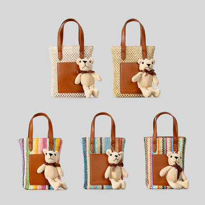 Verspielte Geflochtene Tragetasche mit Teddybär-Detail