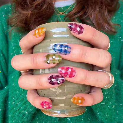 Kunstnagelset mit bunten Sternen-Designs Brehn