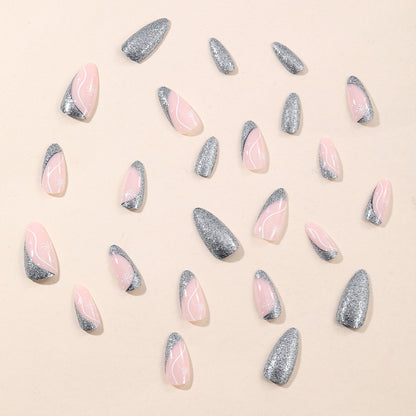 Stylische Stiletto Nagelkunstverlängerungen Brehn