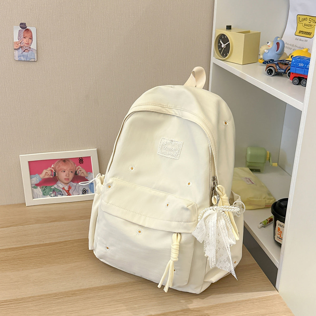 Stylischer backpack mit floralem Schmuck Brehn