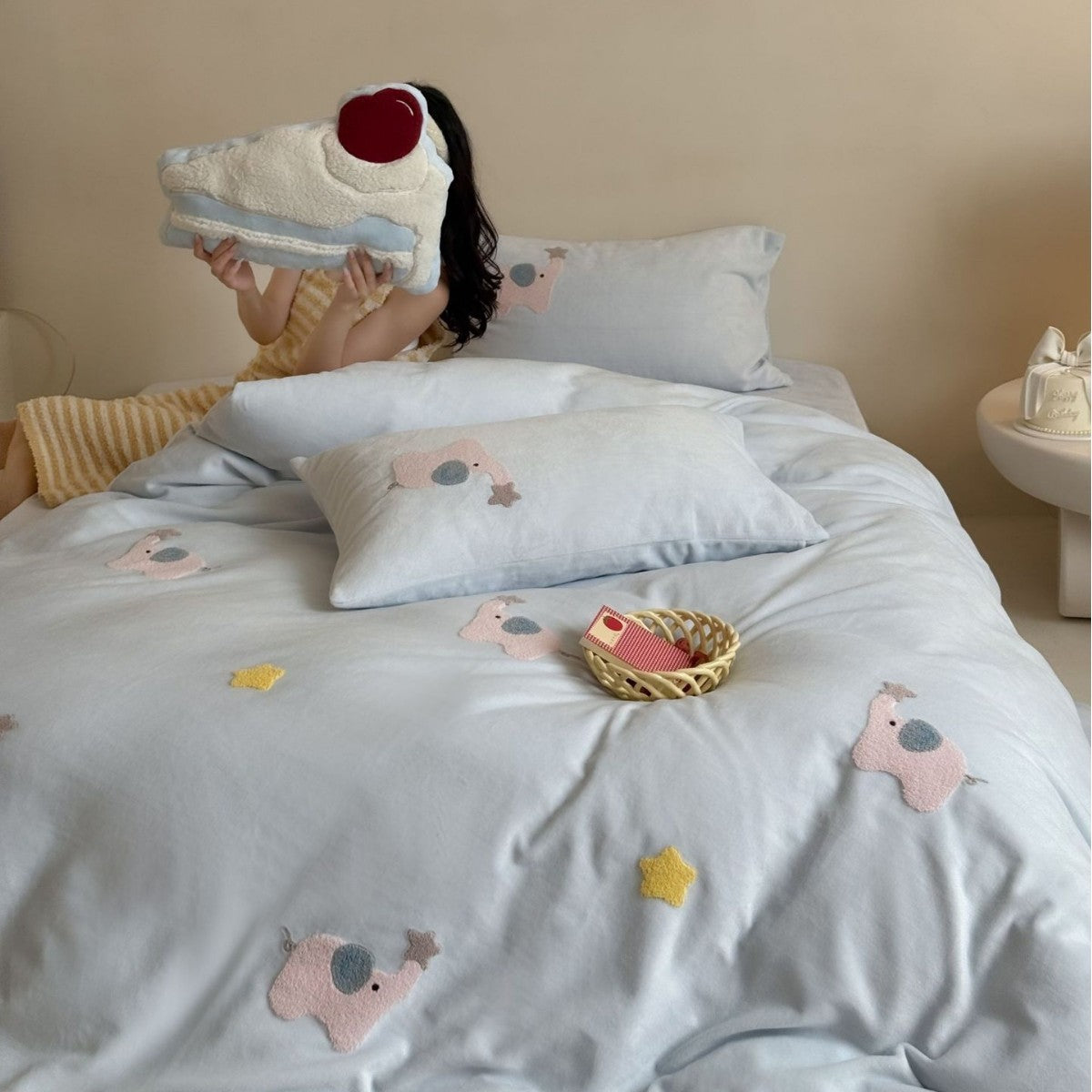 Kinder-Bettwäsche-Set aus feinem Baumwollsatin mit aufgesetzten Elefanten-Applikationen und Kuschel-Steppdecke Brehn
