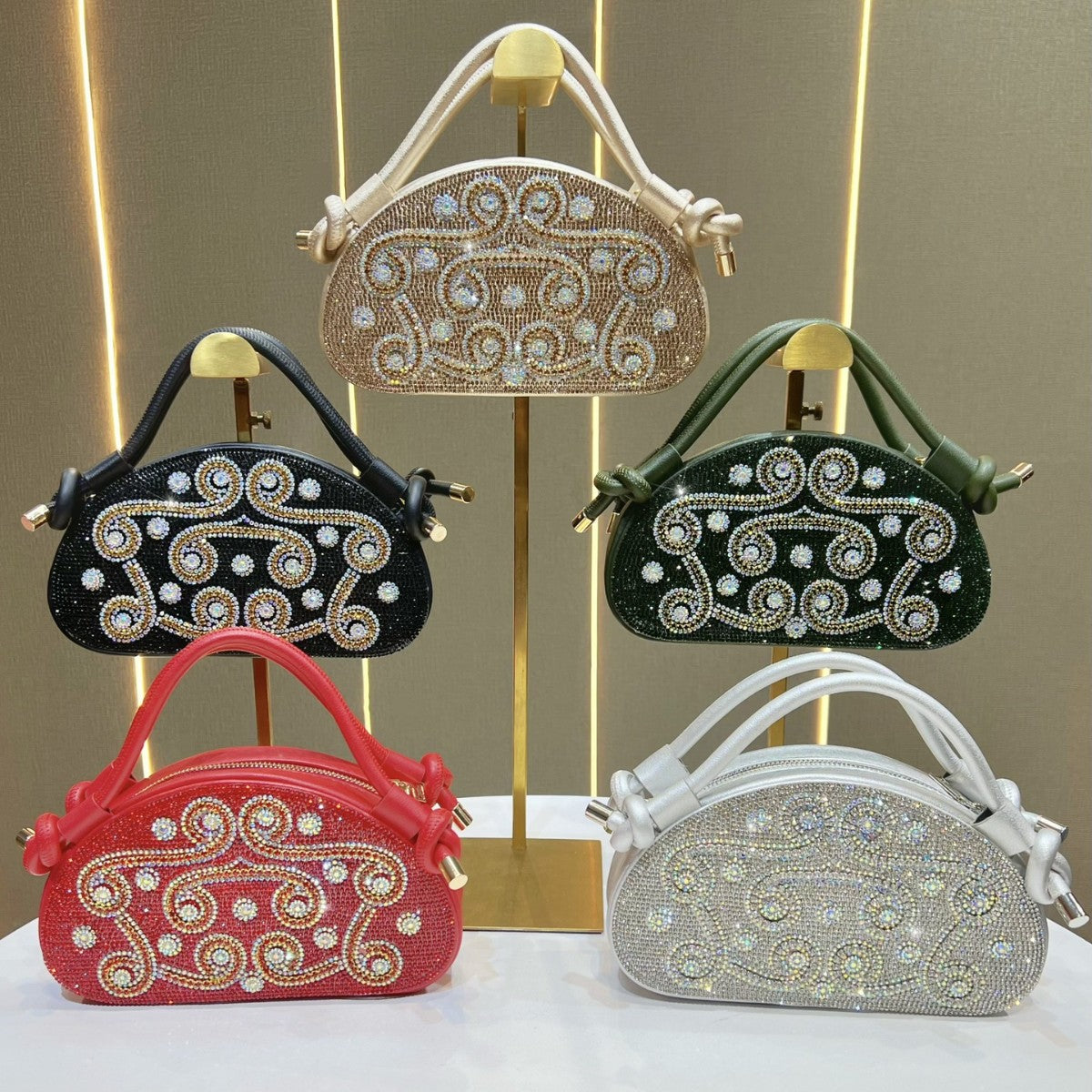 Strassverzierte Handtasche