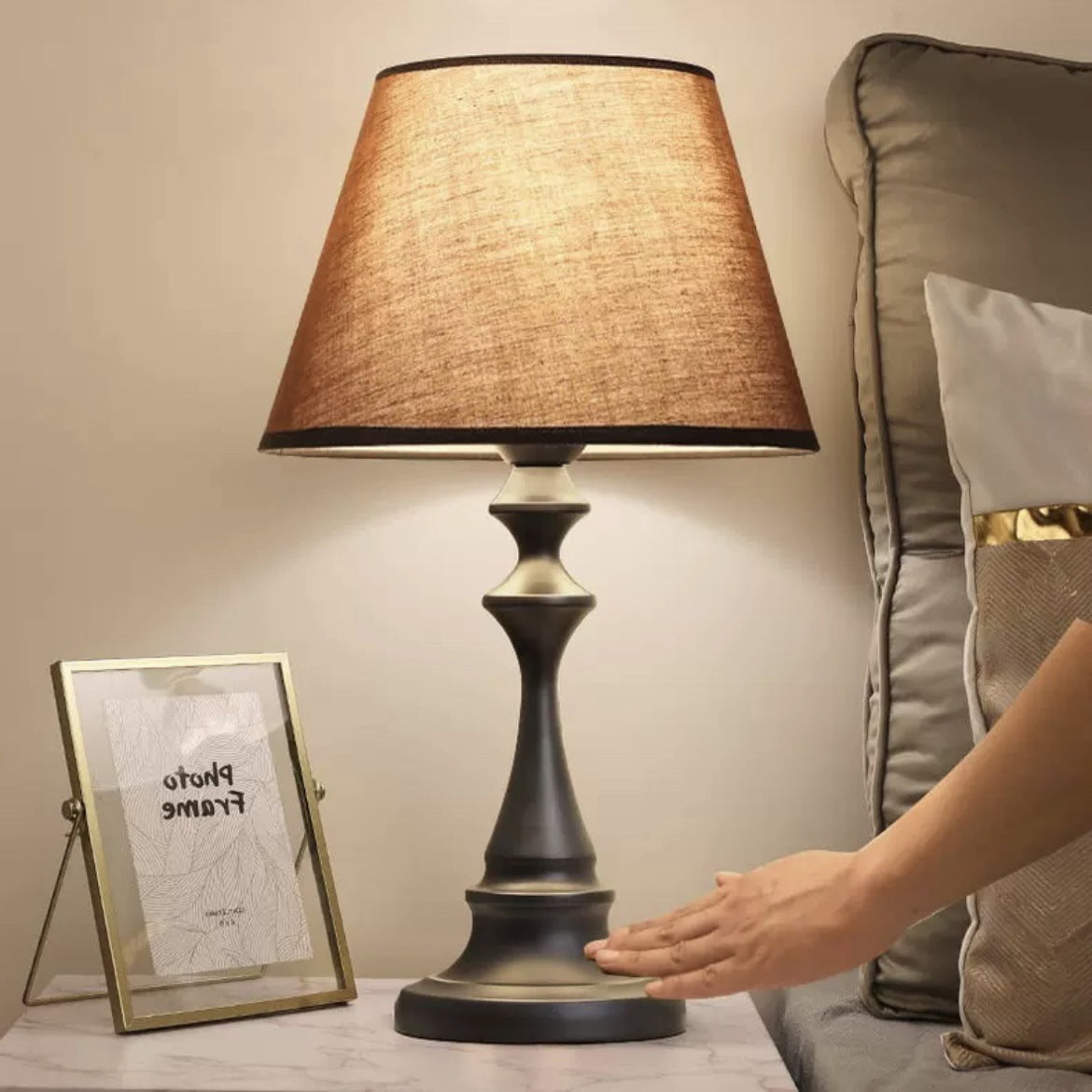 Elegante Stoffschattentischlampe