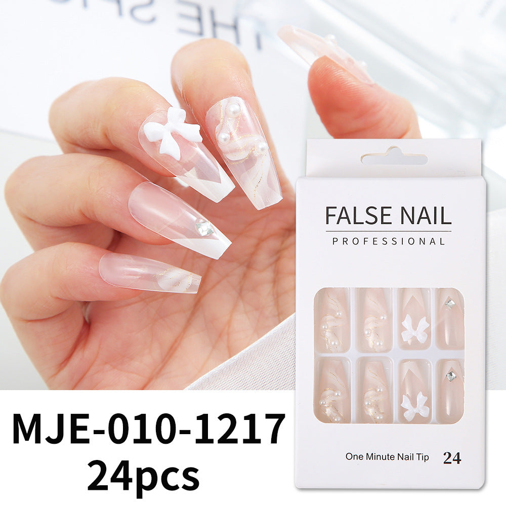 Dekorativer Press-On-Nagelset mit 3D-Akzenten Brehn