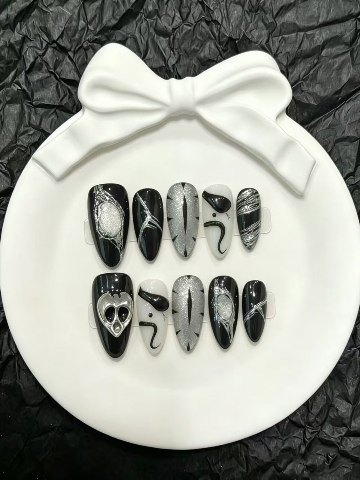Künstlerisches Statement Press-On Nagelset