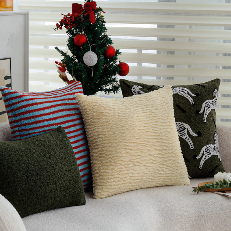 Kuscheliger Wohnkissenbezug aus Teddyfleece mit Zebrastreifen-Motiv Brehn