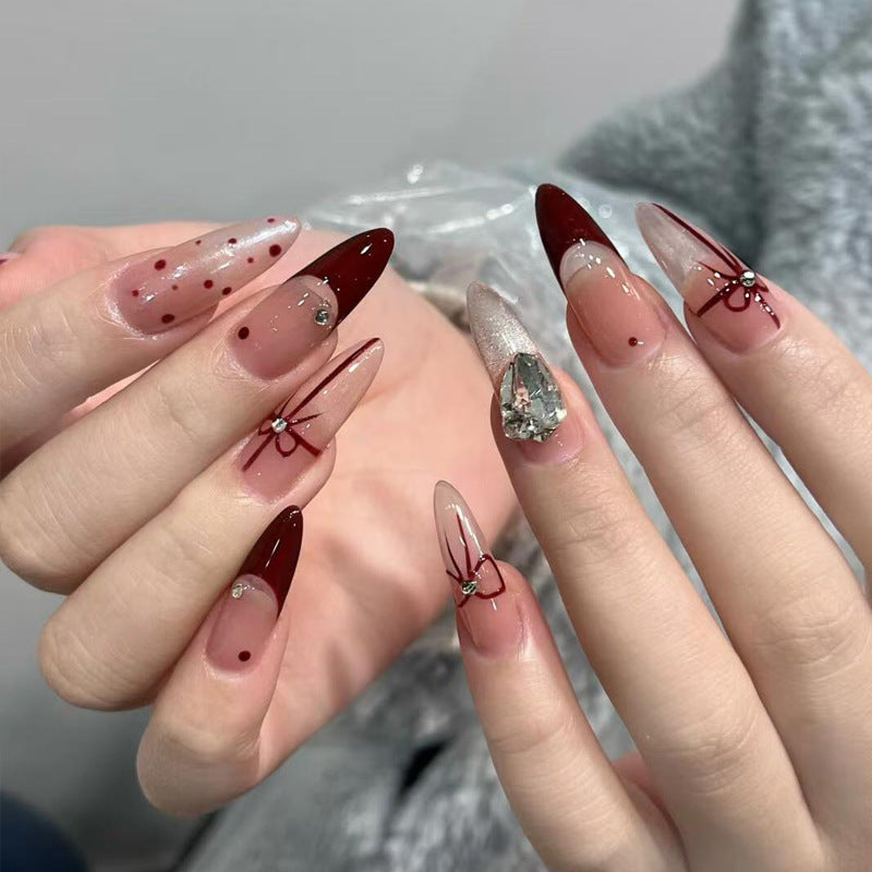 Kunstnagelset mit eleganten Schleifen- und Glitzer-Details Brehn