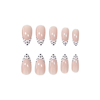 Trendige French Tip Nagelkunst Brehn