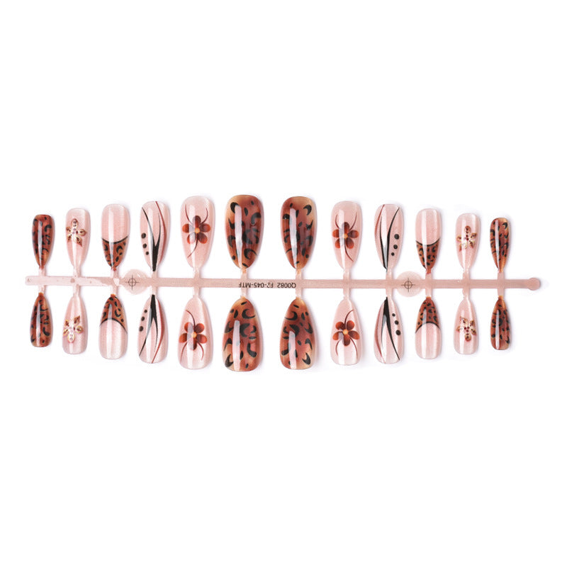 Künstlerische Press-On Nagelkunst Brehn