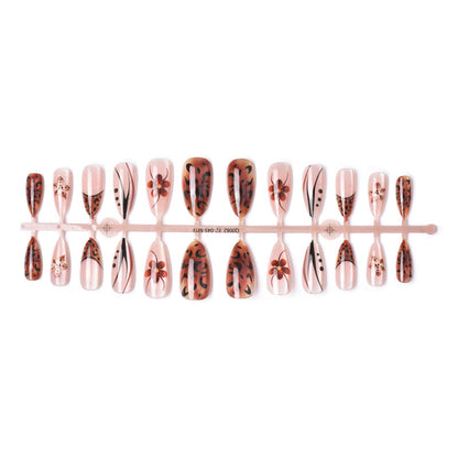 Künstlerische Press-On Nagelkunst Brehn