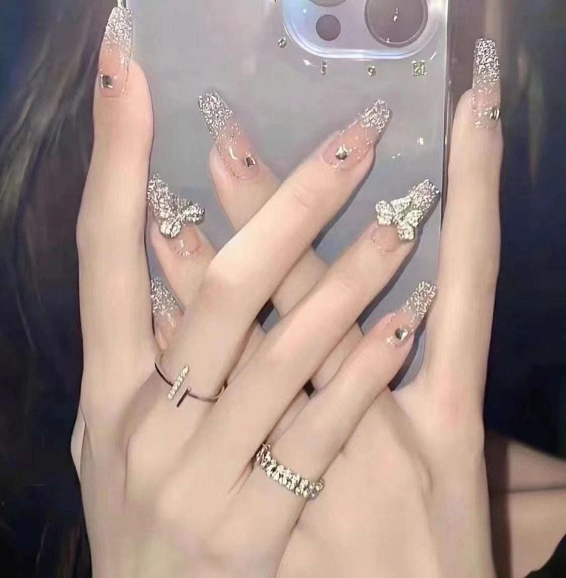 Elegante und Glänzende Nagelkunst Brehn