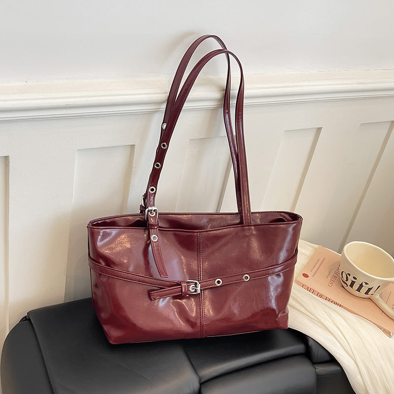 Stylische Handtasche aus Kunstleder