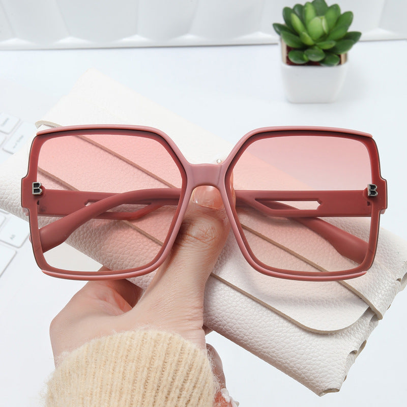 Damen modische oversized Sonnenbrille mit extravaganten Akzenten Brehn