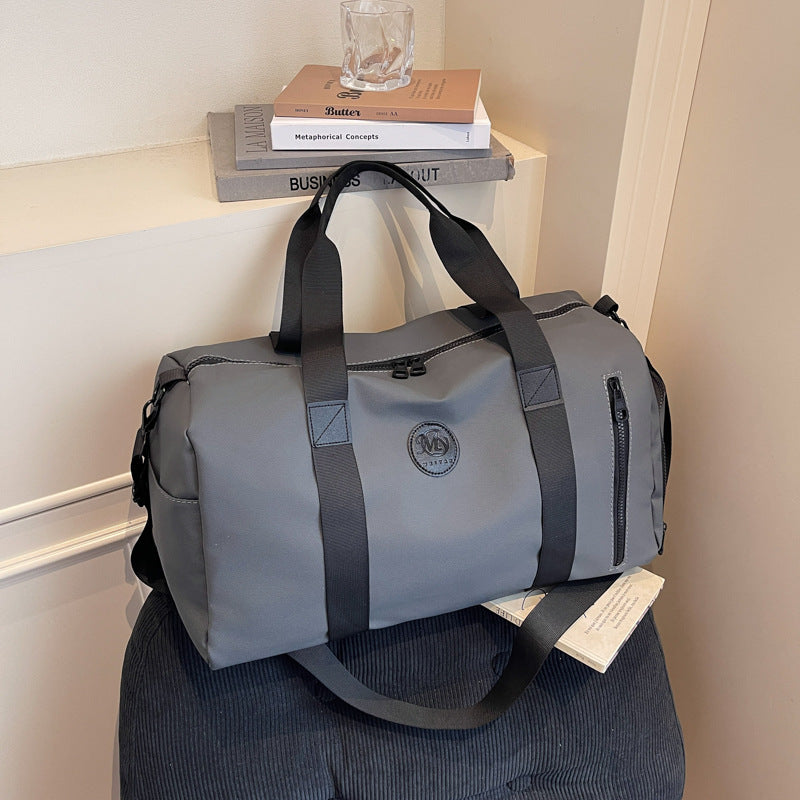 Sportliche Reisetasche Mit Verstärktem Reißverschluss Und Seitlicher Tasche Brehn