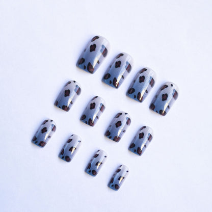 Künstlerische Nagelkunst