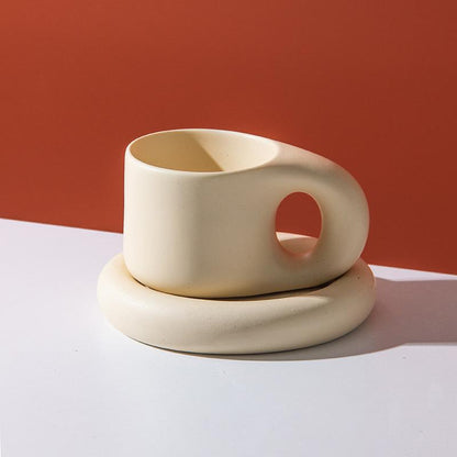Elegante gewellte Keramikteller