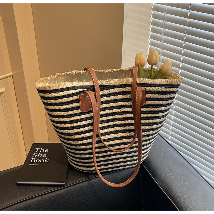 Strandtasche mit Einzigartigem Geflochtenem Design Brehn