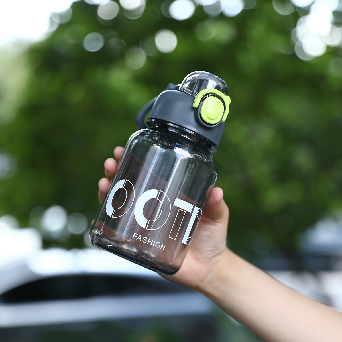 Damen transparente Sporttrinkflasche mit praktischem Aufsatz Brehn