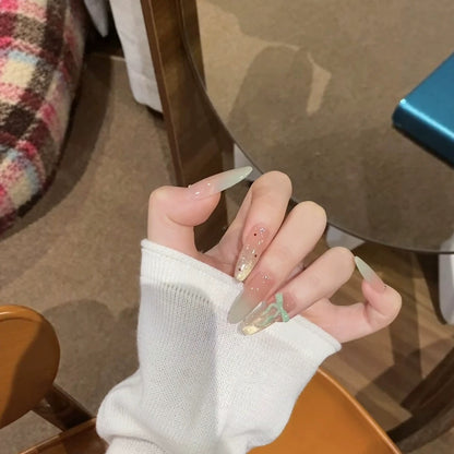 Glamouröse Stiletto-Nagelerweiterungen
