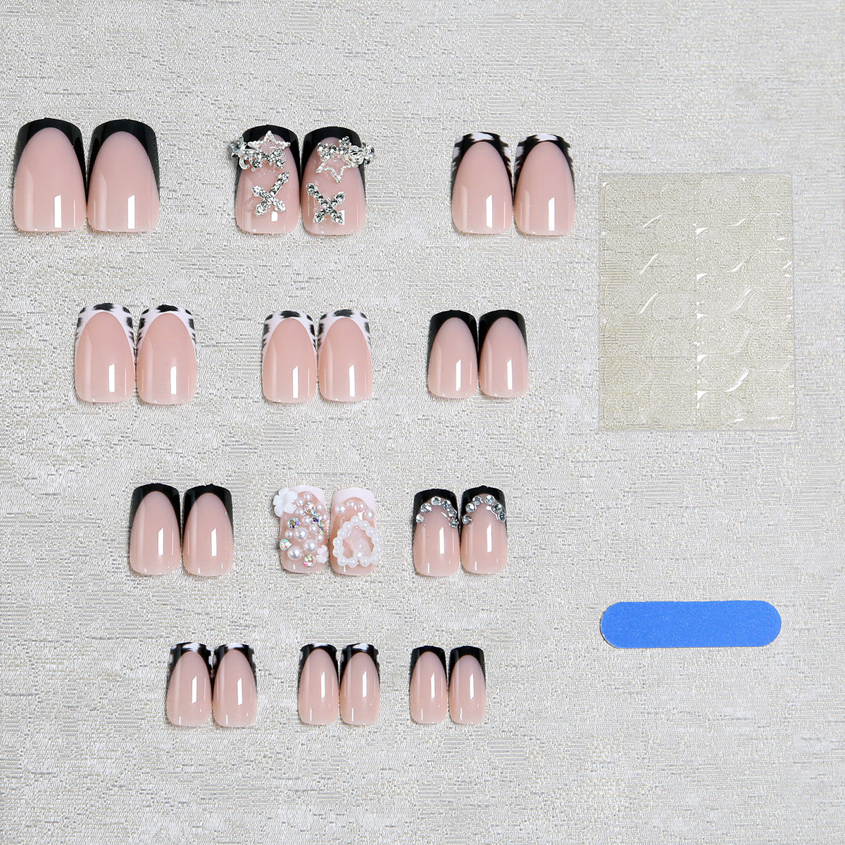 Kunstnagelset mit detaillierten 3D-Perlen und glamourösem Design Brehn