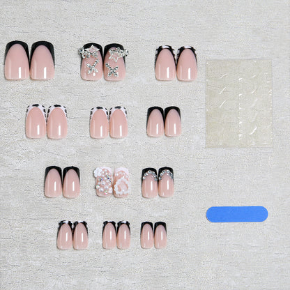 Kunstnagelset mit detaillierten 3D-Perlen und glamourösem Design Brehn