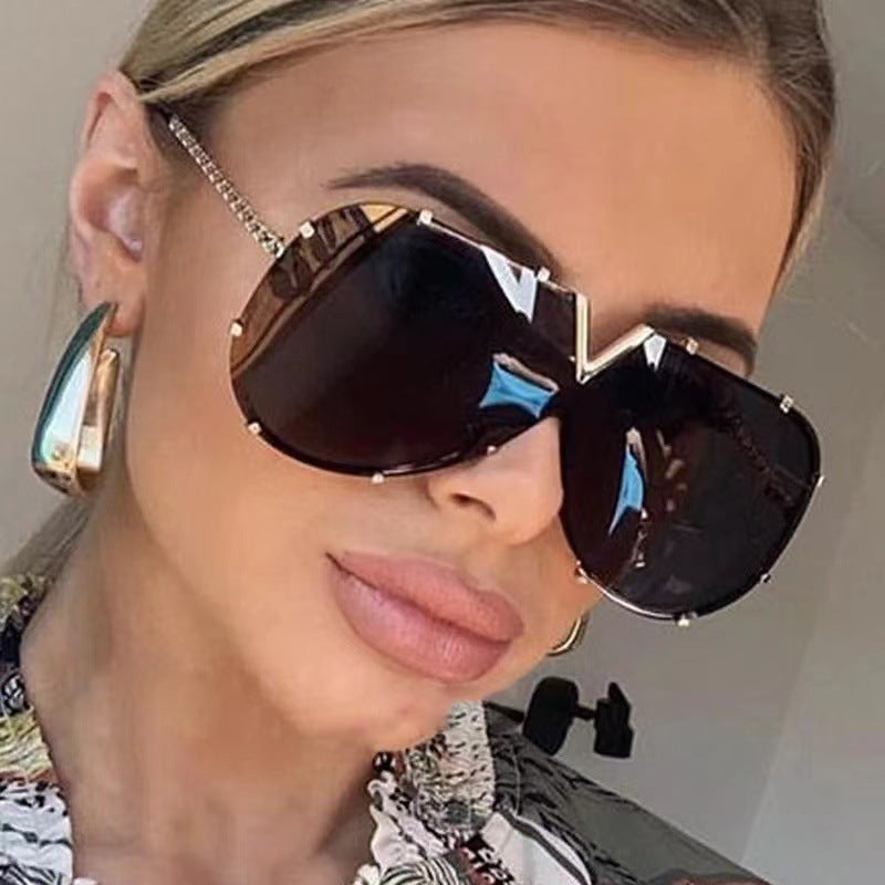 Damen oversized Schutzbrille im futuristischen Design Brehn