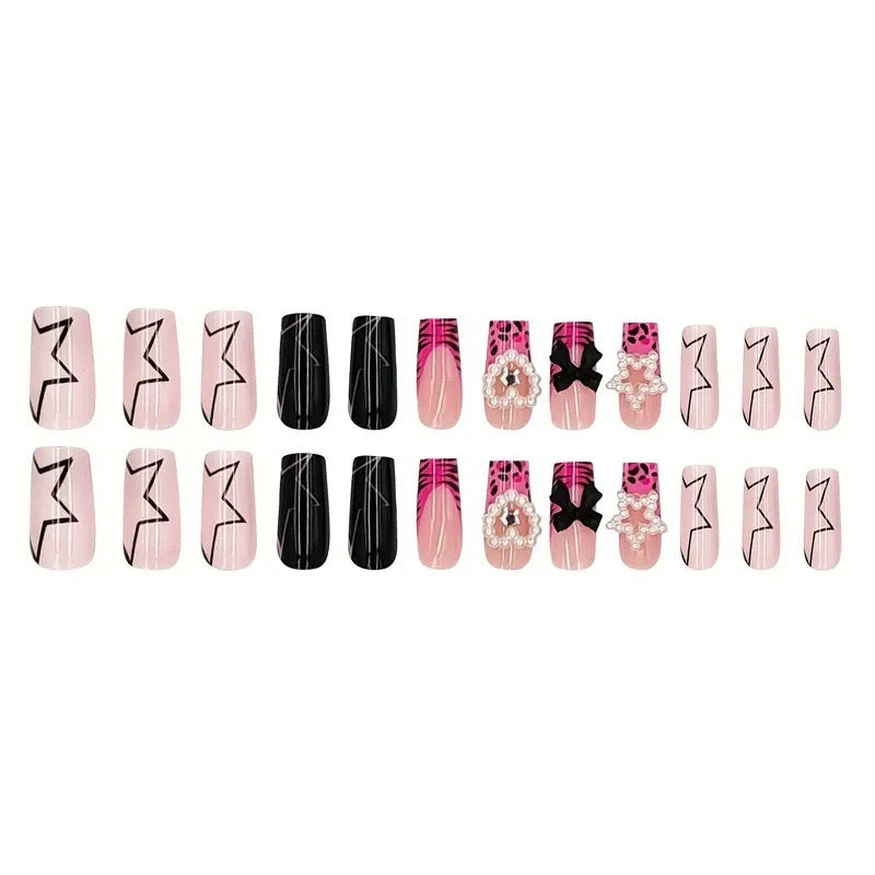 Dekorative Press-On Nagelkunst mit Perlenakzenten Brehn