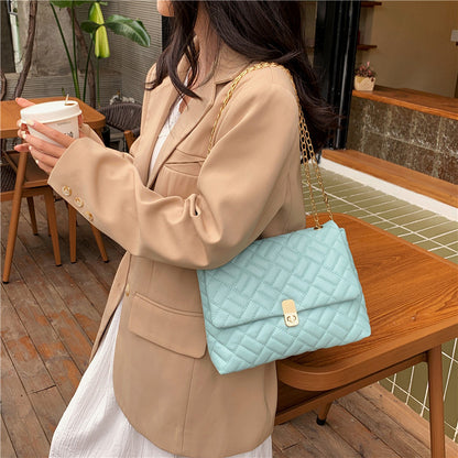 Gep quiltete Abendhandtasche mit Kettenhenkeln