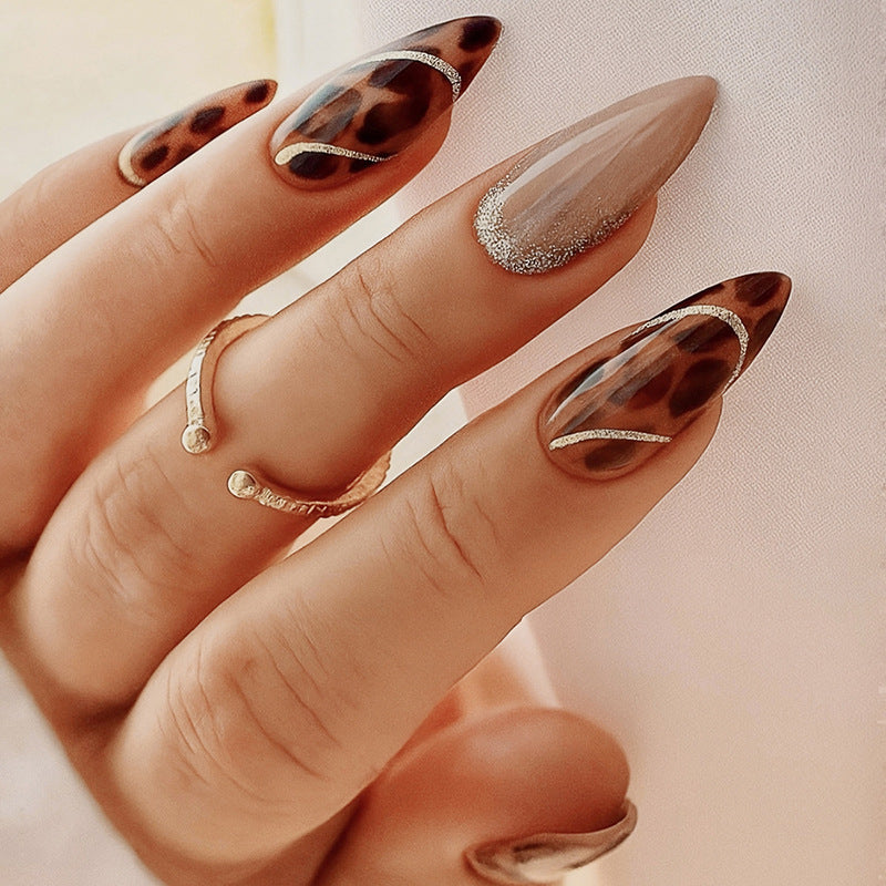 Dekorativer Press-On Nagel-Kit mit Leopardenmuster und Glitzerakzenten Brehn