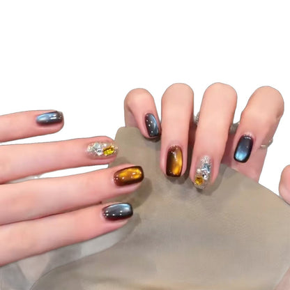 Künstlerische Ombre Nagelverlängerungen mit metallischen Akzenten