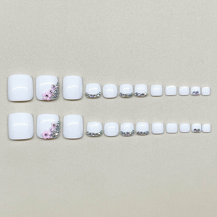 Fußnagelkunstset mit eleganten Glitzerverzierungen und floralen Akzenten Brehn