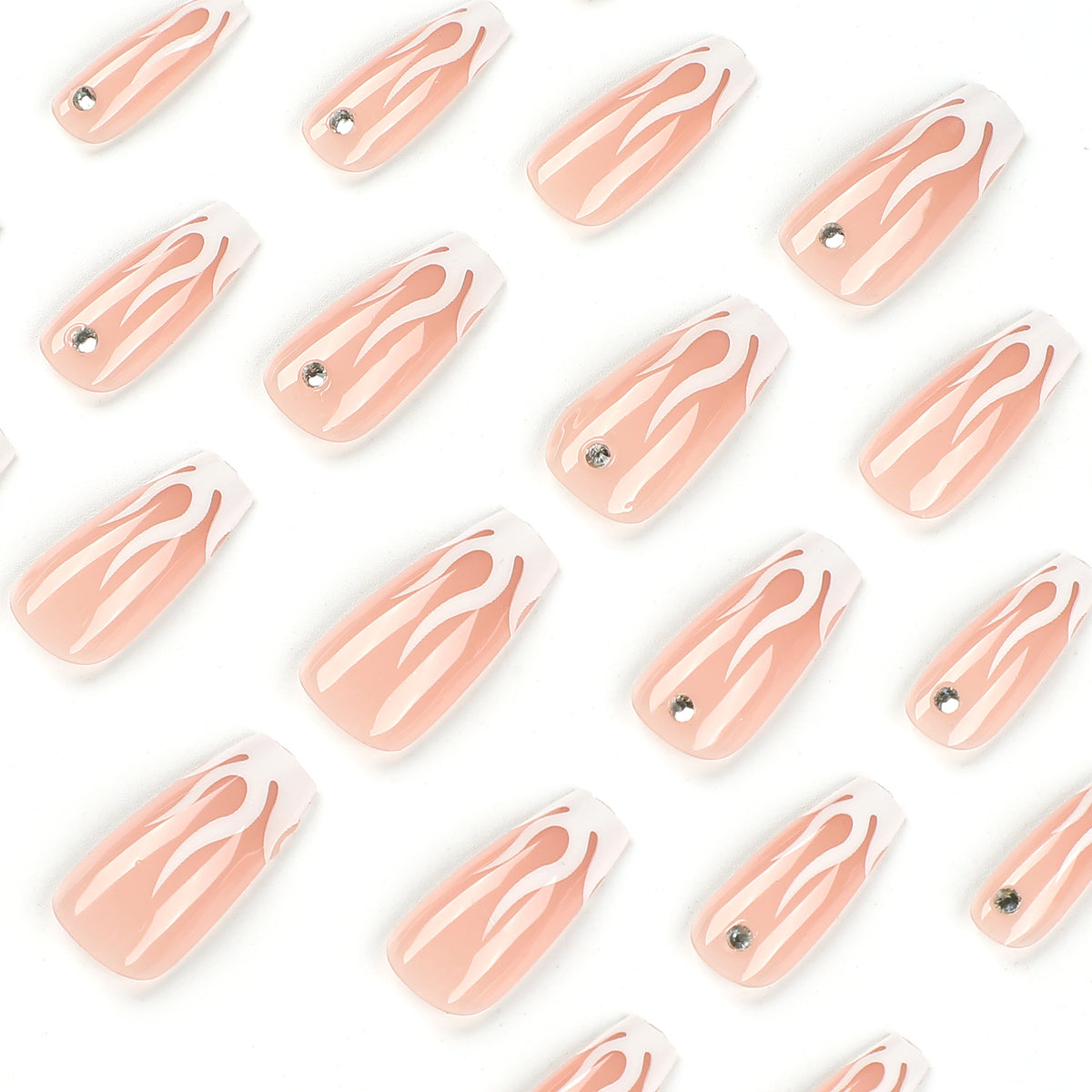 Kunstvolle Nagelverlängerungen mit glamourösem Design Brehn
