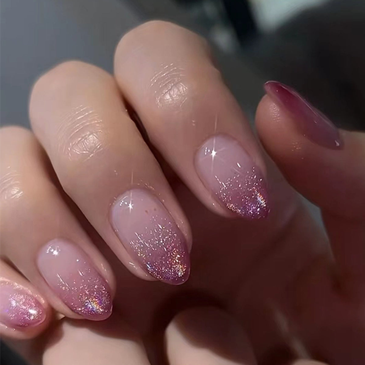 Glänzende Nagelverlängerungen mit sanftem Ombre-Effekt Brehn