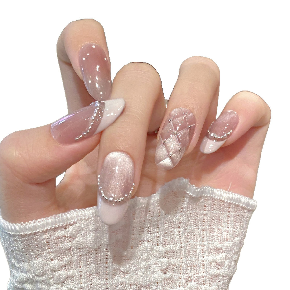 Dekoratives Press-On Nagelkunstset mit eleganten Perlen