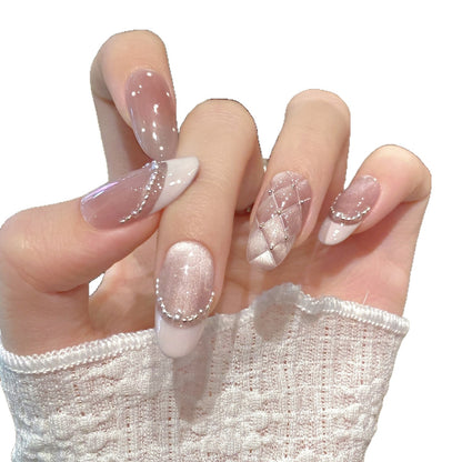 Dekoratives Press-On Nagelkunstset mit eleganten Perlen