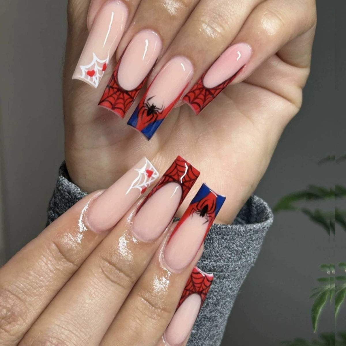 Dekorative lange Press-On-Nagelverlängerungen Brehn