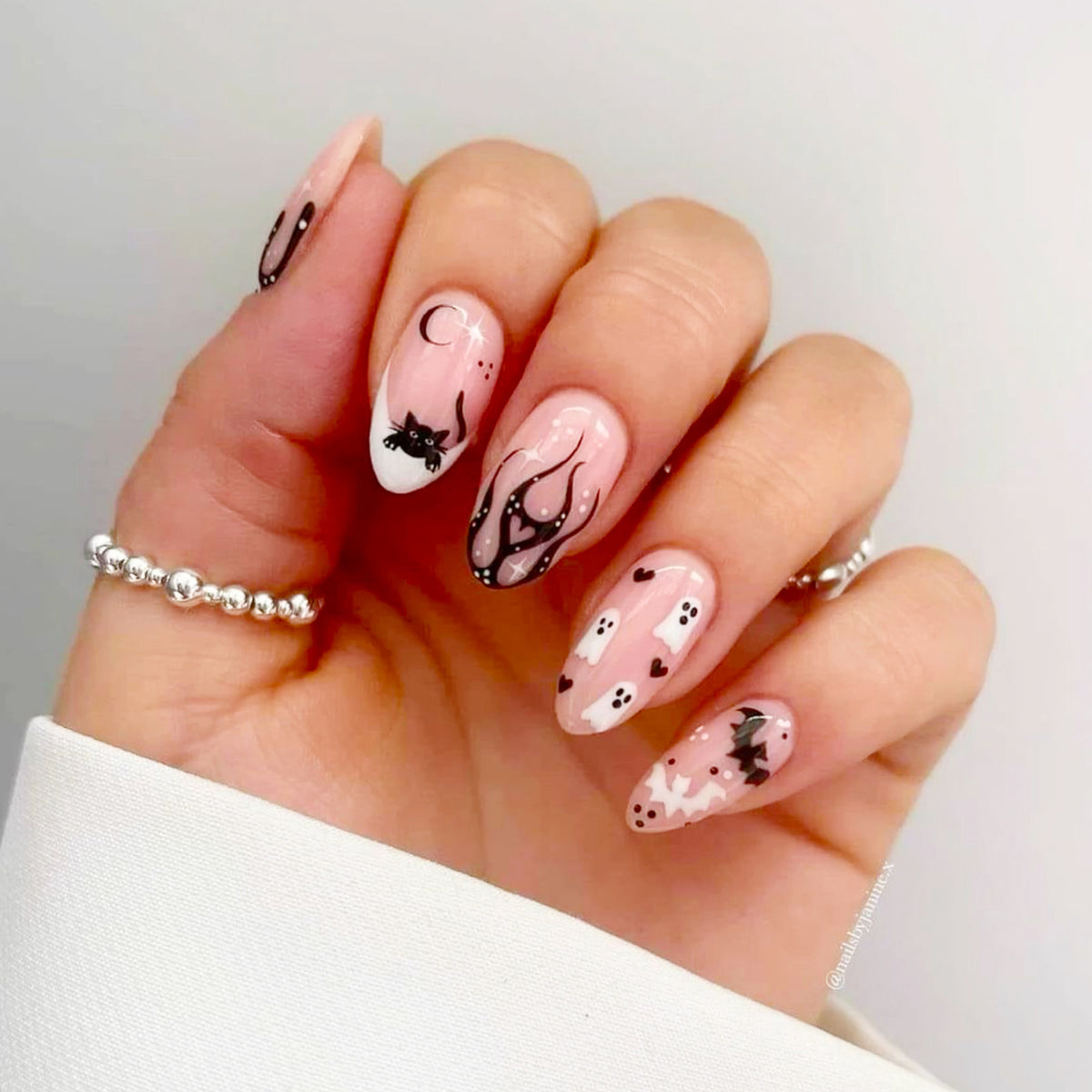 Kreatives Halloween Kunstnagelset mit Gruselmotiven Brehn