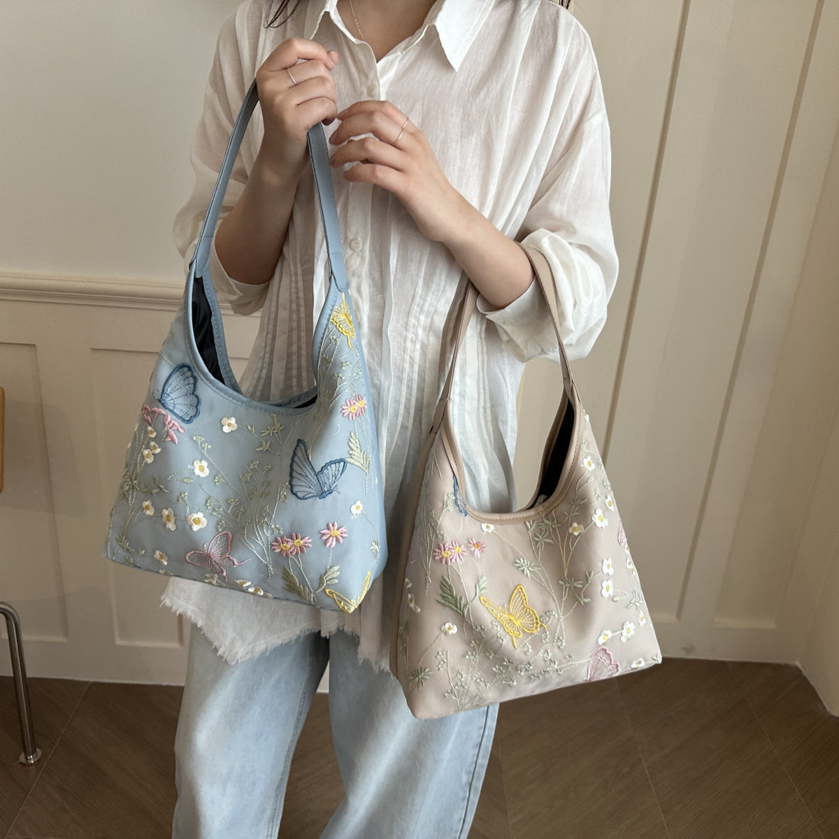 Künstlerisch bestickte Hobo-Tasche